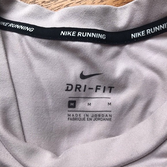 SOLD Nike running shirt - Picture 3 of 12